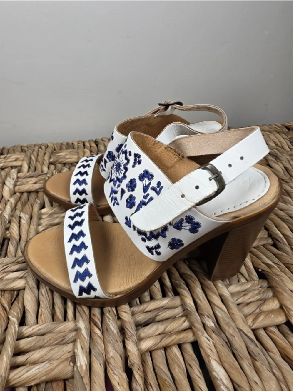 Agave Girl Mexico 22 US 5 Leather Embroidered Sandals Blue White Block Heel